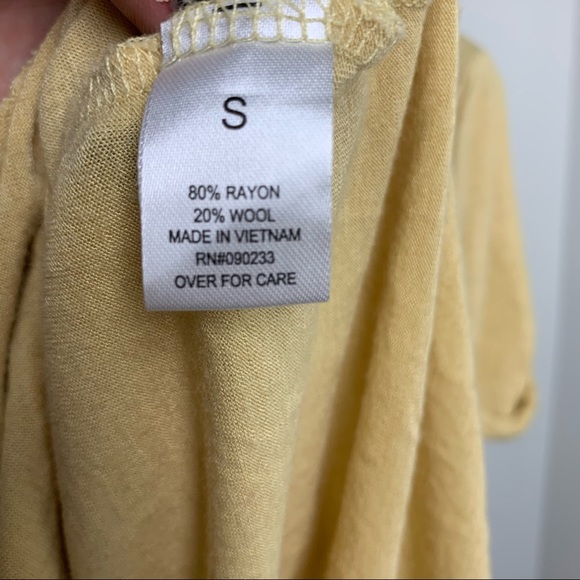 Me To We Loose Tshirt Light Yellow Size Small - Picture 3 of 5